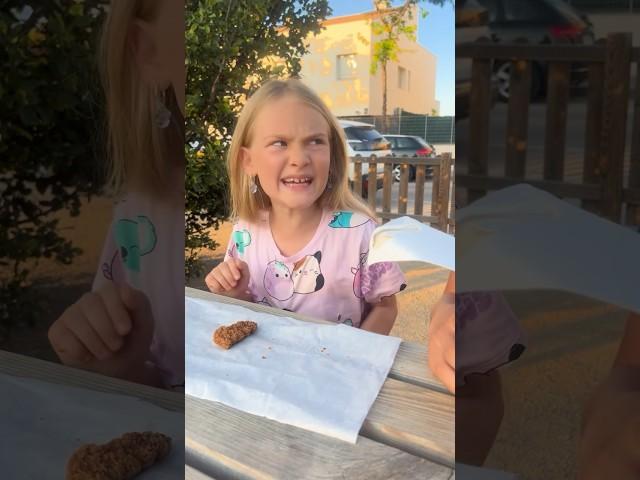 A proven way to share fried chicken strips🫠 #funny