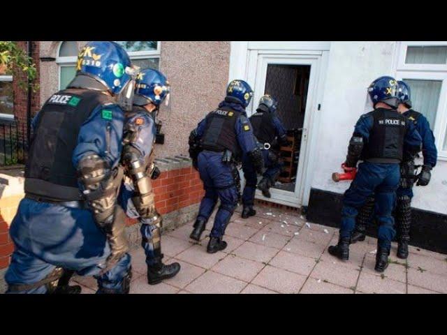  Police Raids Caught by Surprise S02E01 || Special Elite Team Police Interceptors UK