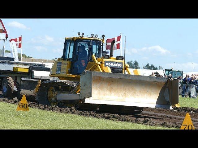 Komatsu D65PX Dozer Pulling The Sledge at Pulling Event in Hjørring | Tractor Pulling Denmark