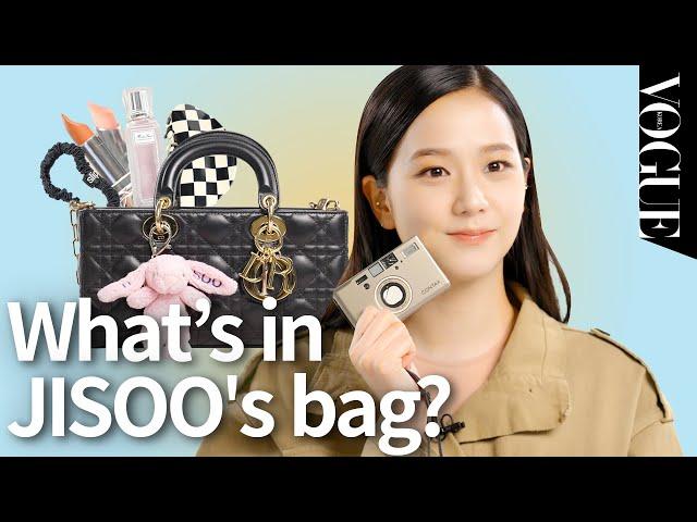 [ENG] 지수의 가방 속 최초 공개! 블핑 멤버들도 탐낸 아이템은?JISOO reveals what's in her bag for the first time! | MY VOGUE