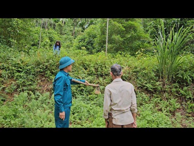 Kind-hearted militiaman helps homeless old man cut grass - Followed by stranger