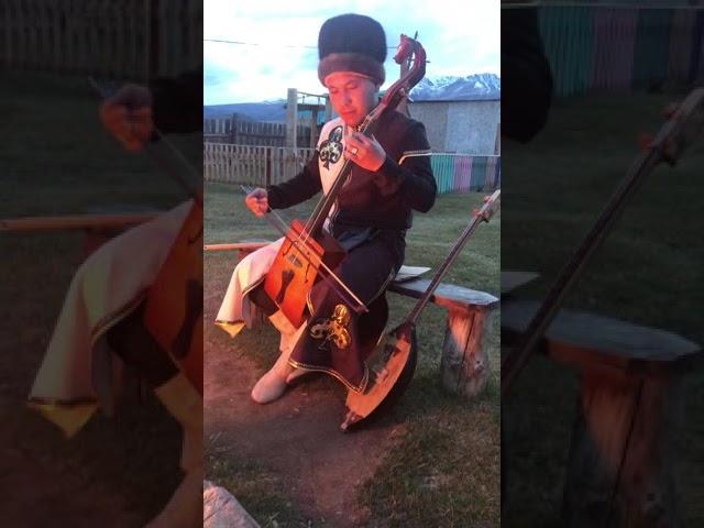 Throat singer in Kuray
