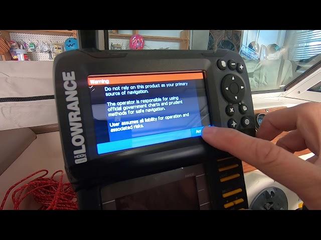 FnF 179 - Unboxing 022 - Lowrance Fish Finder Hook2 4x