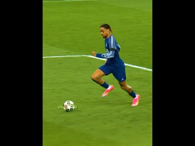 Dembele Shows How To Score 