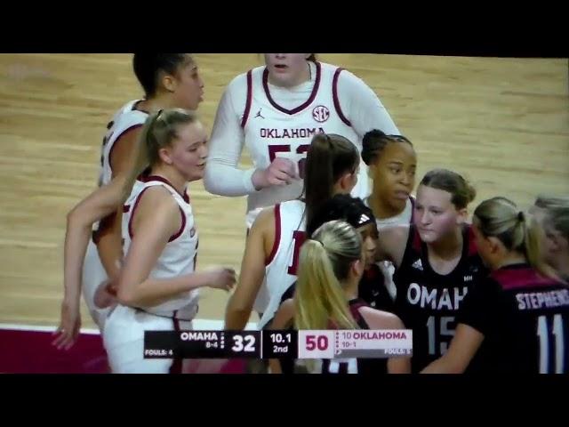 Oklahoma women b-ball's Lexy Keys fouled, hits free throws vs. Omaha