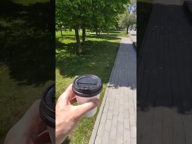 Я всегда с собой беру кофе и гулять иду | I always bring my coffee with me and I go walking
