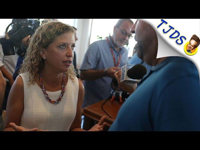 Debbie Wasserman Schultz Lies To Room Full Of Progressives About Single Payer