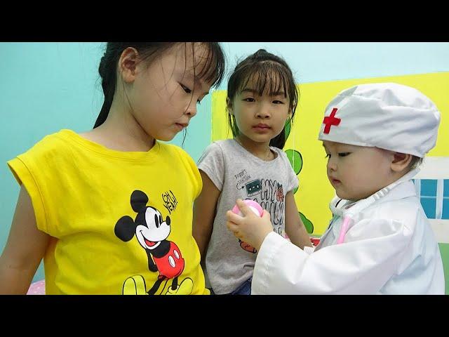 Indoor playground Bella & Misa with Miss polly had a dolly song | Nursery Rhymes & Kids Songs