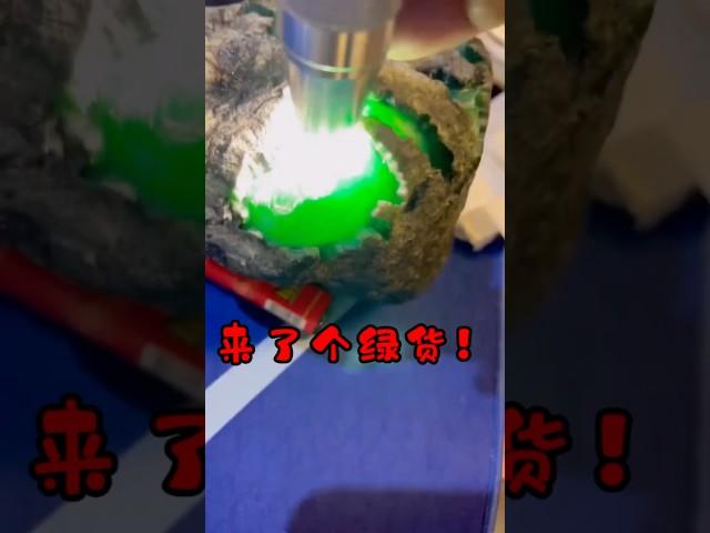 高端翡翠原石 #翡翠手鐲 #玉石種類 #stone#緬甸玉 #gemstone #古玉收藏 #翡翠原石 #jade #玉佩#緬甸翡翠 #翡翠玉石 #翡翠 #翡翠直播 #翡翠玉 #翡翠吊墜 #翡翠挂件