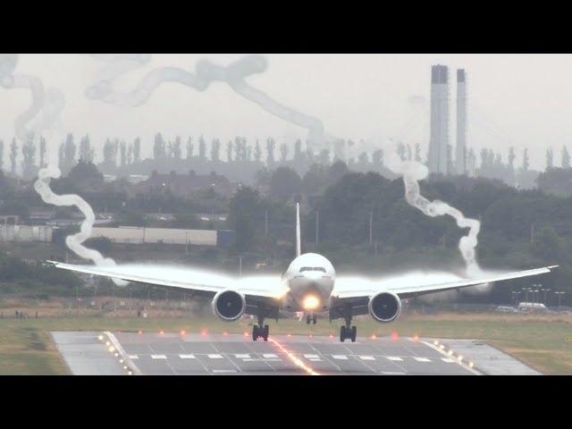 Emirates 777 wake vortex spectacular!