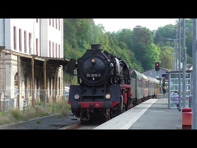 50 3616 des VSE erreicht am 22.9.2024 mit der "Erzgebirgischen Aussichtsbahn" den Bahnhof Annaberg