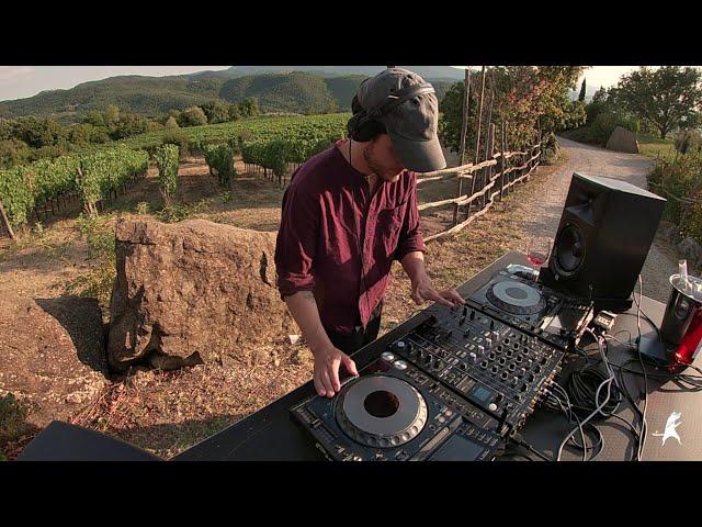 Tuscany vibes with Black Loops and Houseum