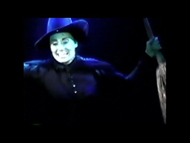 Idina Menzel - Defying Gravity (Kristin Chenoweth's Last Show)