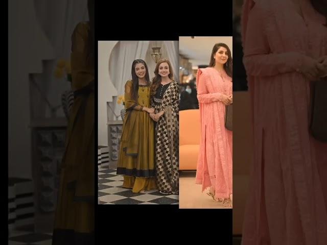 Pakistani Top Beautiful Twins sisters 