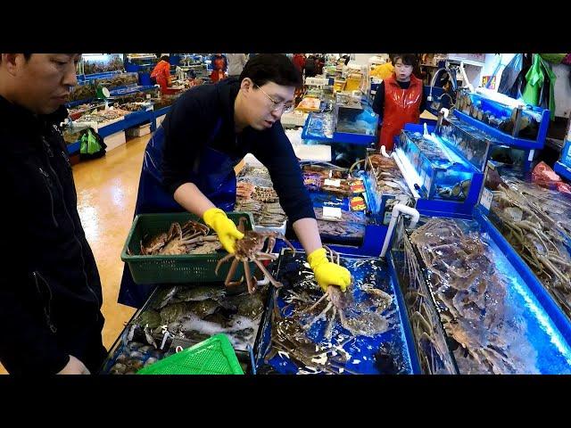 Great Cutting Skills. Sashimi, Giant Crabs, Seafood. Noryangjin Market, Seoul. Korea Street Food