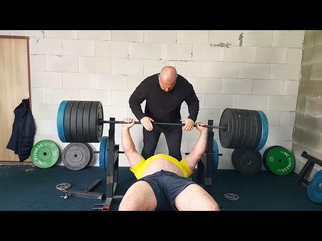 benchpress 260KG x 6 reps