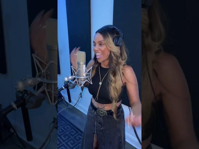 Shae Nycole “ Ain’t Goin’ Nowhere “ Studio Session