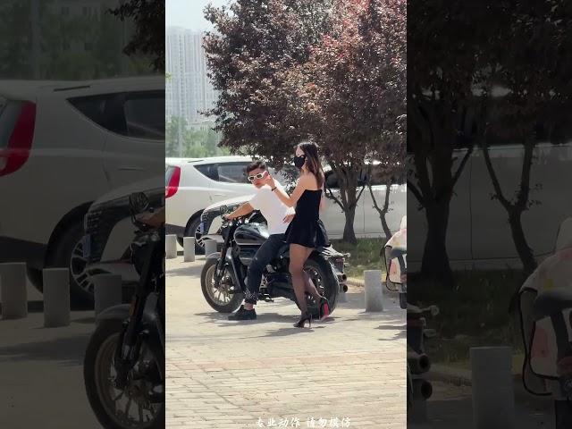 To win the heart of a girl, show off your smooth motorcycle skills#automobile #biker