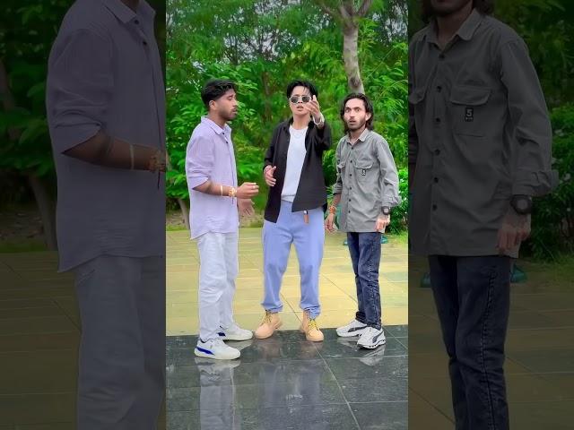 Kya aapke dost bhi aapke sath bhi yese khade rahte he #funny #dosti #ytshorts @chotanawab