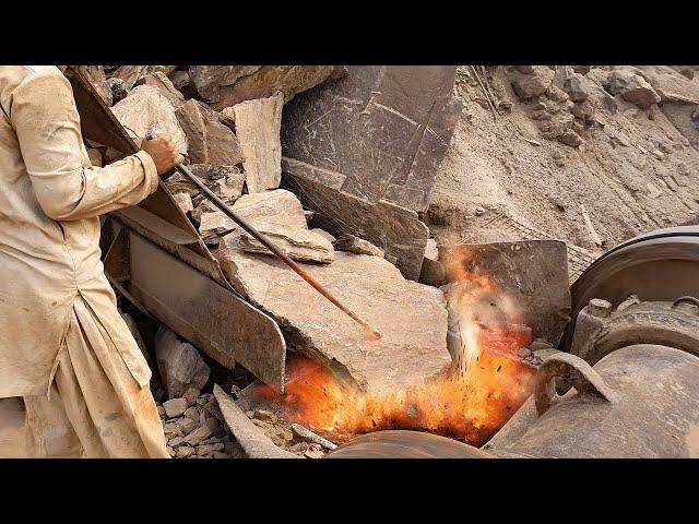 "Big Rock Crusher Machine: A Giant in Action"Big Rock Crushing: A Powerful Process"#stonecrusher