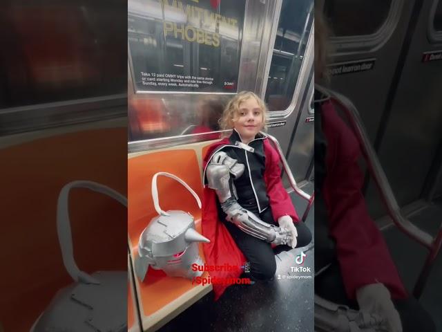 Cosplay on the New York Subaway - Spideykid & Spideymom Anime