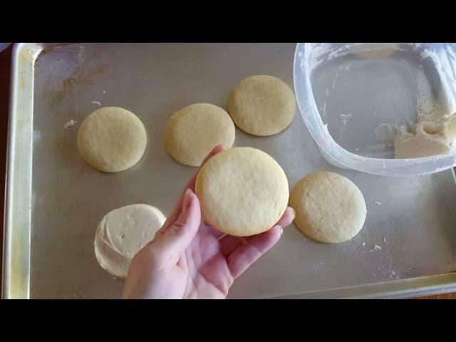 How to Frost A Round Sugar Cookie