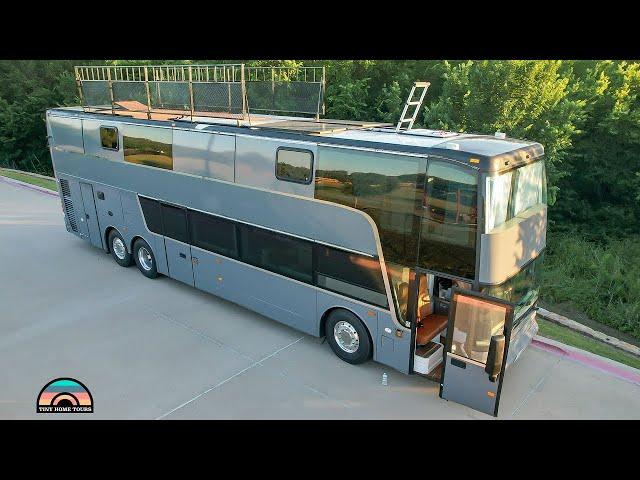 Transformación manual de un autobús de dos pisos en una casa pequeña - Familia de 8