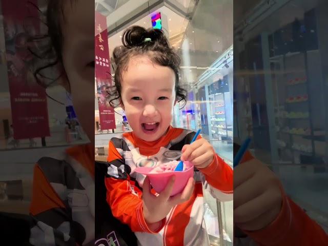 Coco went shopping with her dad and ate popping candy ice cream, it was really delicious!  #adorably