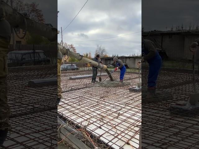 Заливка бетона #стройка #гараж #плита #бетономешалка