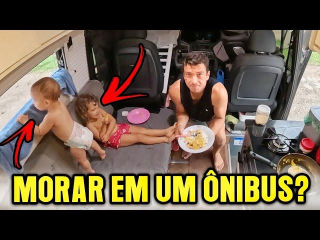 ESSAS CRIANÇAS VIVEM EM UM MICRO-ÔNIBUS?