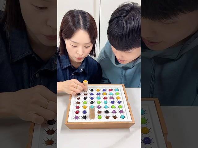 쿡쿡 도장처럼 누르는 손맛 좋은 보드게임ㅋㅋ