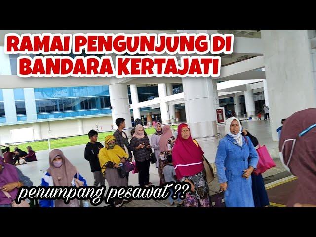 PENGUNJUNG BERDATANGAN DI BANDARA KERTAJATI