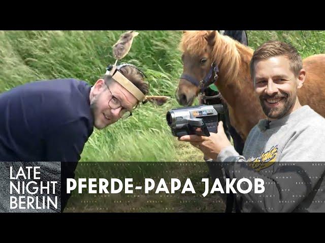 Klaas zwingt Jakob sein Pferd zu besuchen | Late Night Berlin