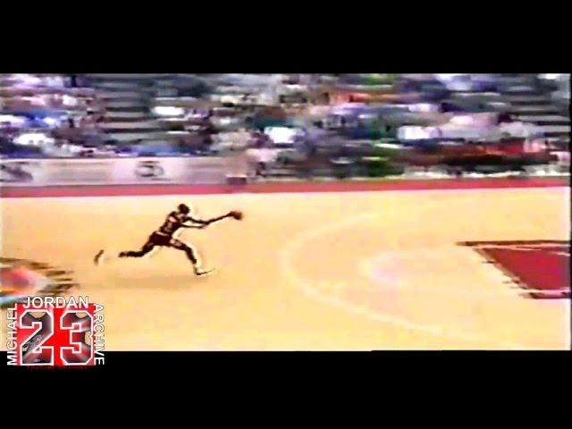 Michael Jordan - Tip-Off Kiss The Rim Dunk (1987)