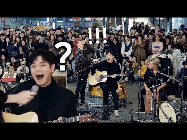 A Singer Gets Big Surprise When The Guitarist is Suddenly Forced to Sing [ENG SUB]