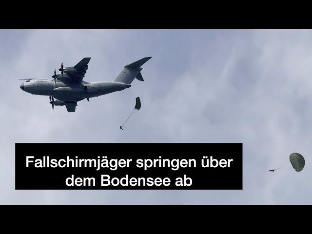 Fallschirmjäger springen über dem Bodensee ab - Übung für den Notfall