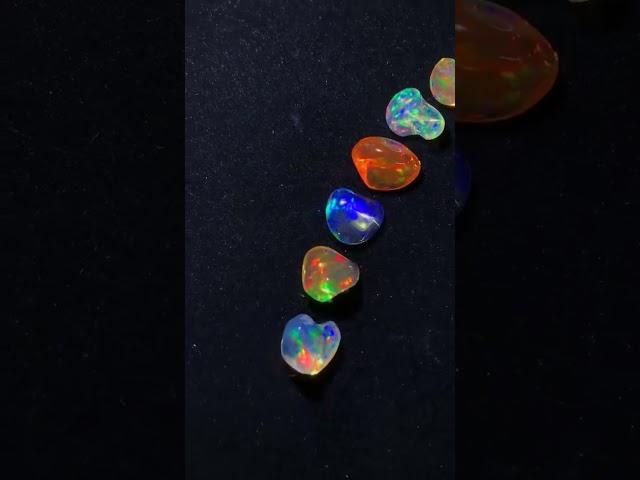 墨西哥火欧泊7颗，11.24ct