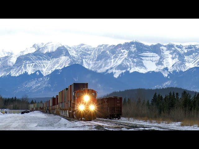 Winter Trains in Canada! CN at Hinton, Alberta