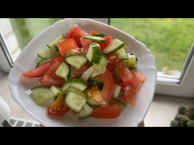 САЛАТ ПРОСТОЙ из огурцов и помидоров #овощнойсалат #блюданакаждыйдень #овощи #тарелкапростыерецепты