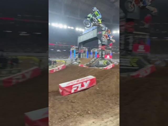 ET3 v CS4  #SupercrossLIVE #SMX