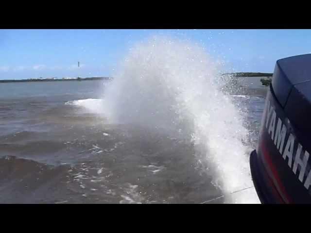 BIG SPRAY!! 17' foot Carolina skiff with a Yamaha 90 outboard Jet pump .