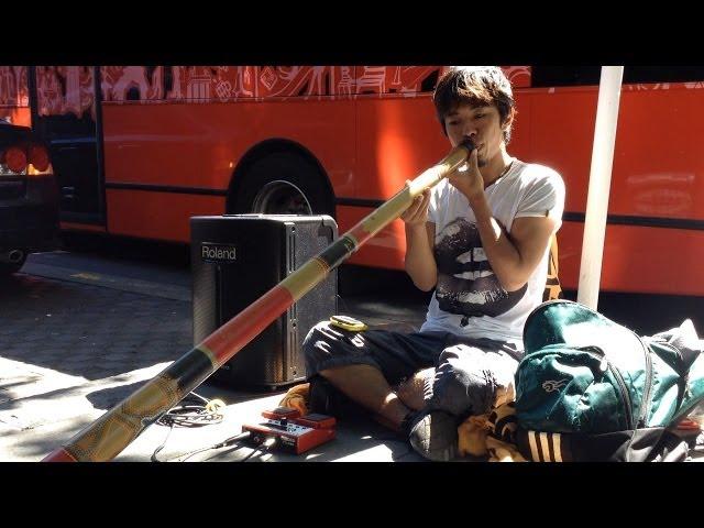 Awesome Didgeridoo Trance Busker on Queen Street (clip 1)