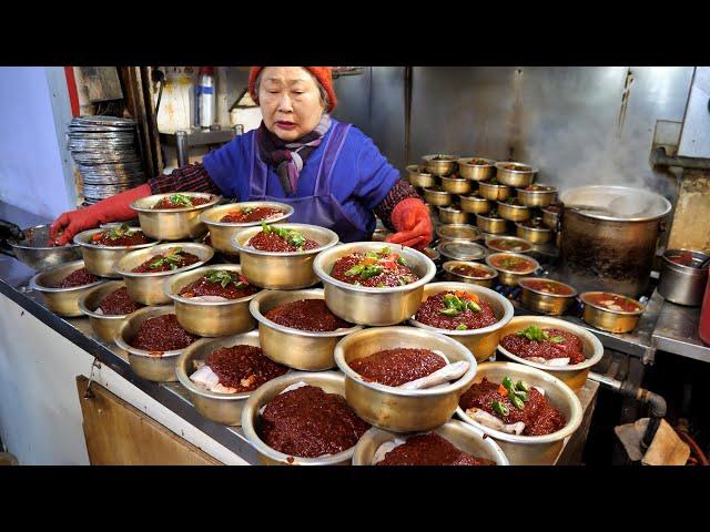 Grandmother cooking at dawn, grilled fish & braised cutlassfish at Namdaemun Market