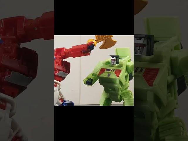 Transformers devastation Optimus Prime vs Bonecrusher stop motion