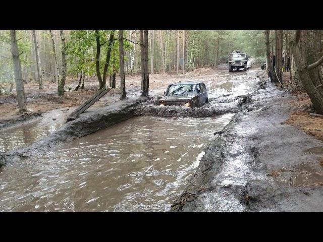 Lada Niva BAT-M Ural 375 Wasserloch Русская Техника в Германии