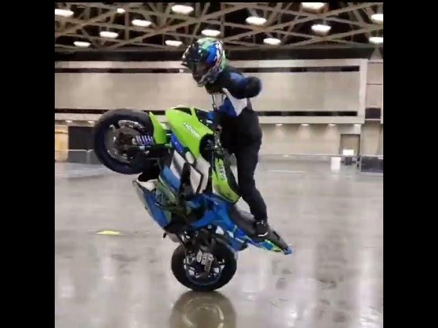 Awesome bike stunt #shorts #bikestunts #trendingworldwide