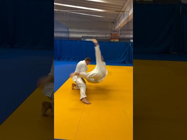 WATCH THIS POWERFUL DROP KNEE TAI OTOSHI  #judo #judoka #judotraining #shortvideo #shorts