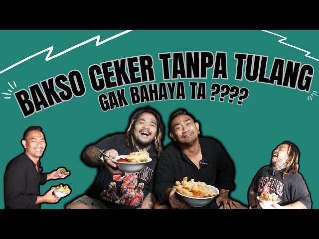 MAKAN BAKSO CEKER TANPA TULANG PINGGIR JALAN BARENG KINGABDI !!! GAK BAHAYA TA ???