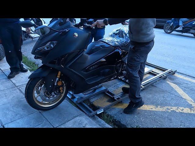 UNBOXING T-MAX 560 NEW