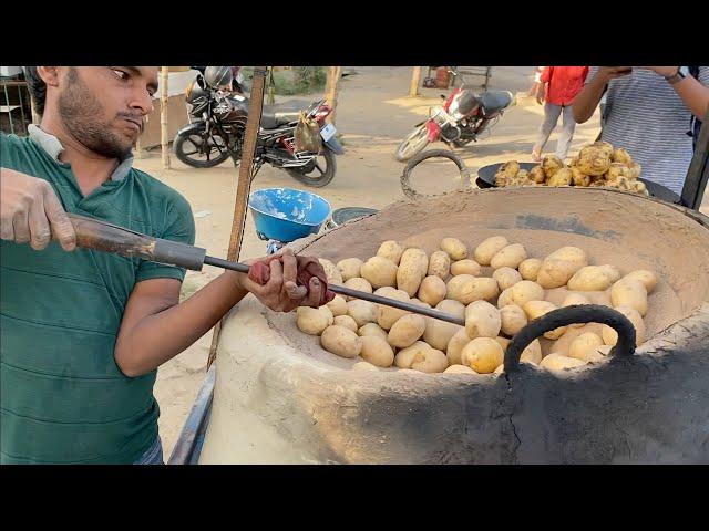 Vendor Cooks Potato in Sand in a Huge Tandoor | Most Amazing Indian Street Food